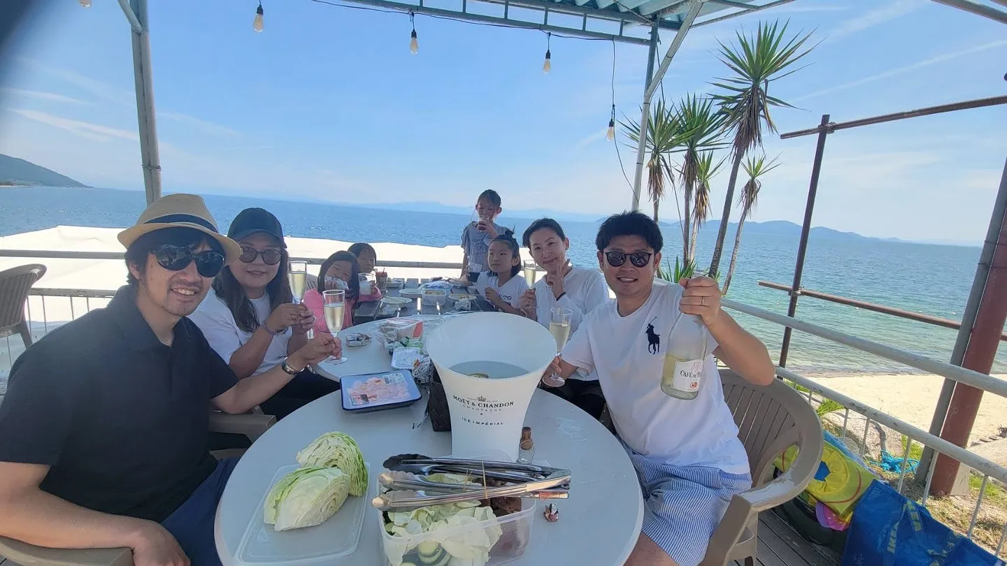 晴れ渡る琵琶湖を背景に、楽しいBBQを満喫するひととき🌞。